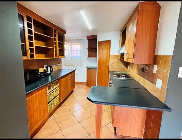 4 BEDROOM HOUSE RENTED IN MORELETA PARK